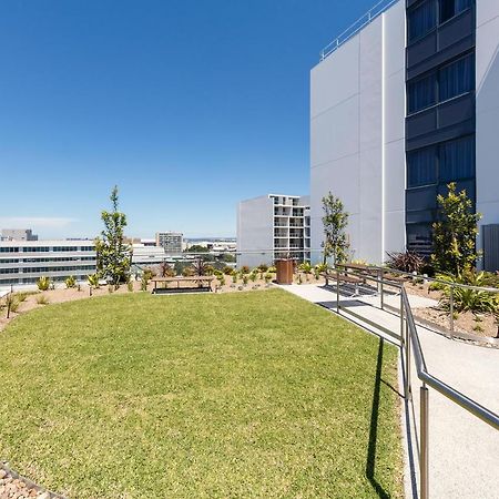 Meriton Suites Mascot Central Sydney Zewnętrze zdjęcie The rooftop garden at the Gold Coast University Hospital