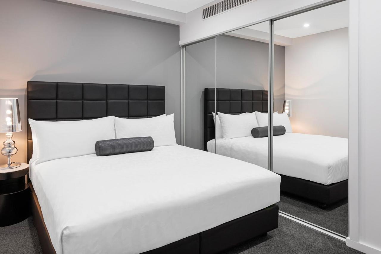 Meriton Suites Mascot Central Sydney Zewnętrze zdjęcie A bedroom at the hotel