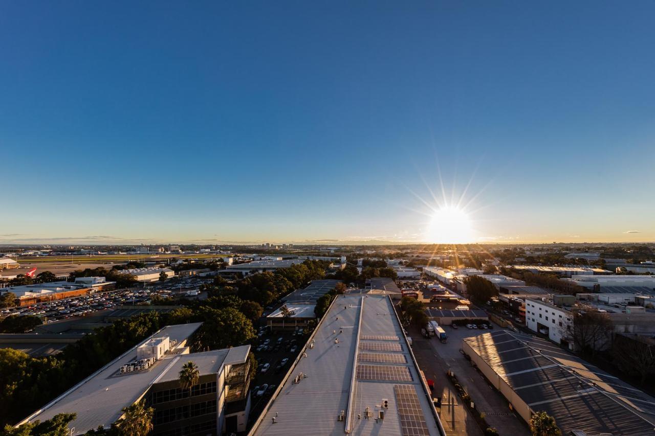 Meriton Suites Mascot Central Sydney Zewnętrze zdjęcie Aerial view of the station at sunset