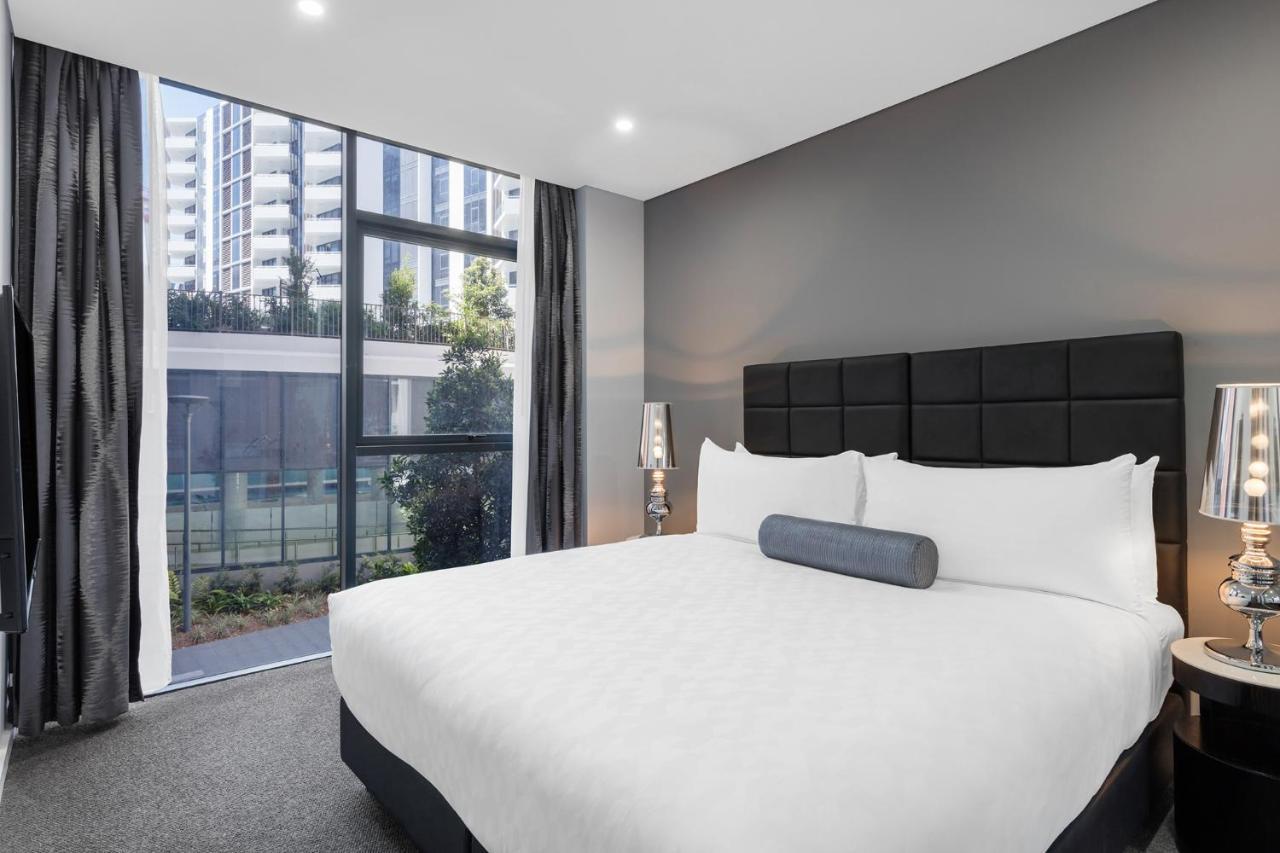 Meriton Suites Mascot Central Sydney Zewnętrze zdjęcie A bedroom at the hotel
