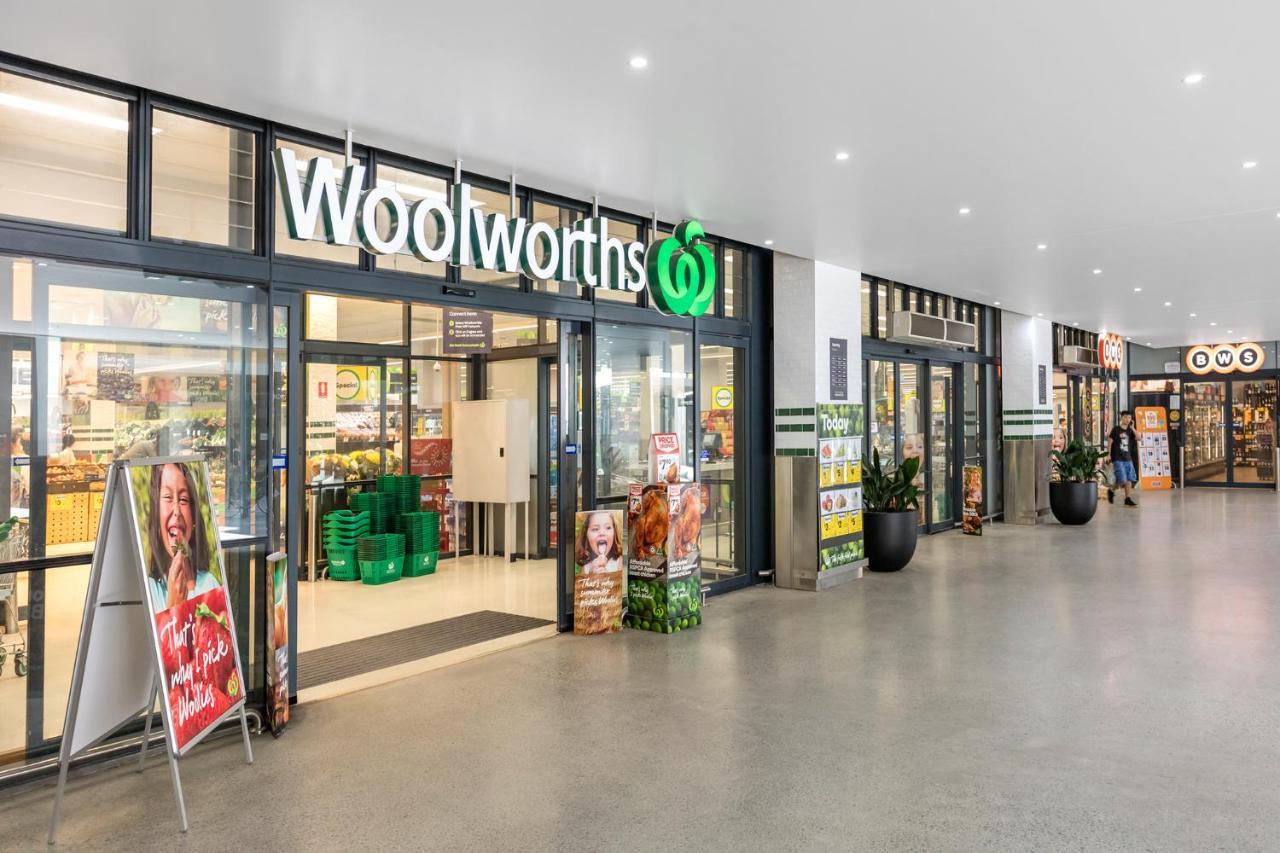 Meriton Suites Mascot Central Sydney Zewnętrze zdjęcie Woolworths at Canal Walk