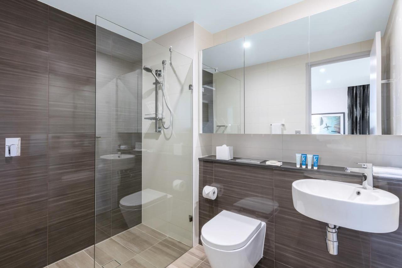 Meriton Suites Mascot Central Sydney Zewnętrze zdjęcie A modern bathroom